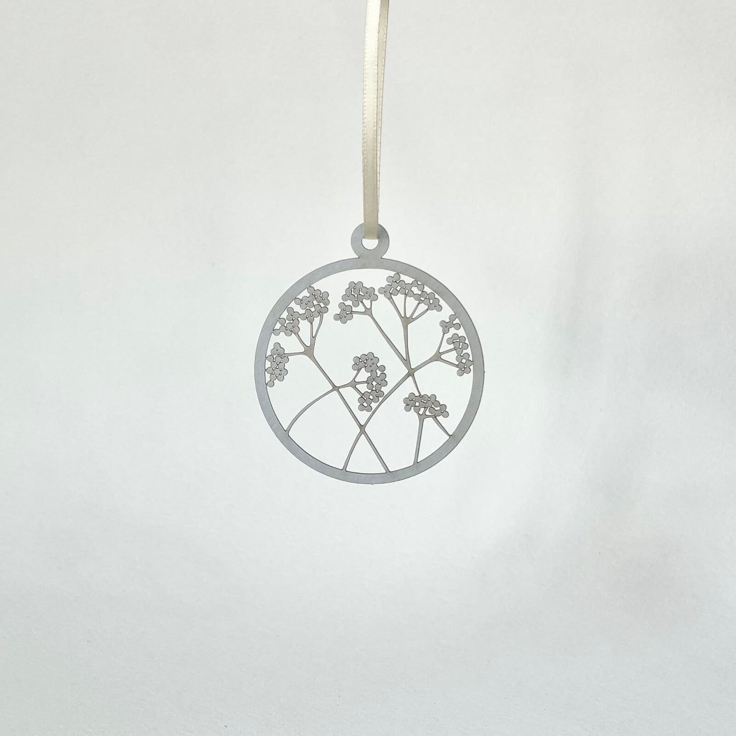 Filigree paper decoration 'Elderberry'