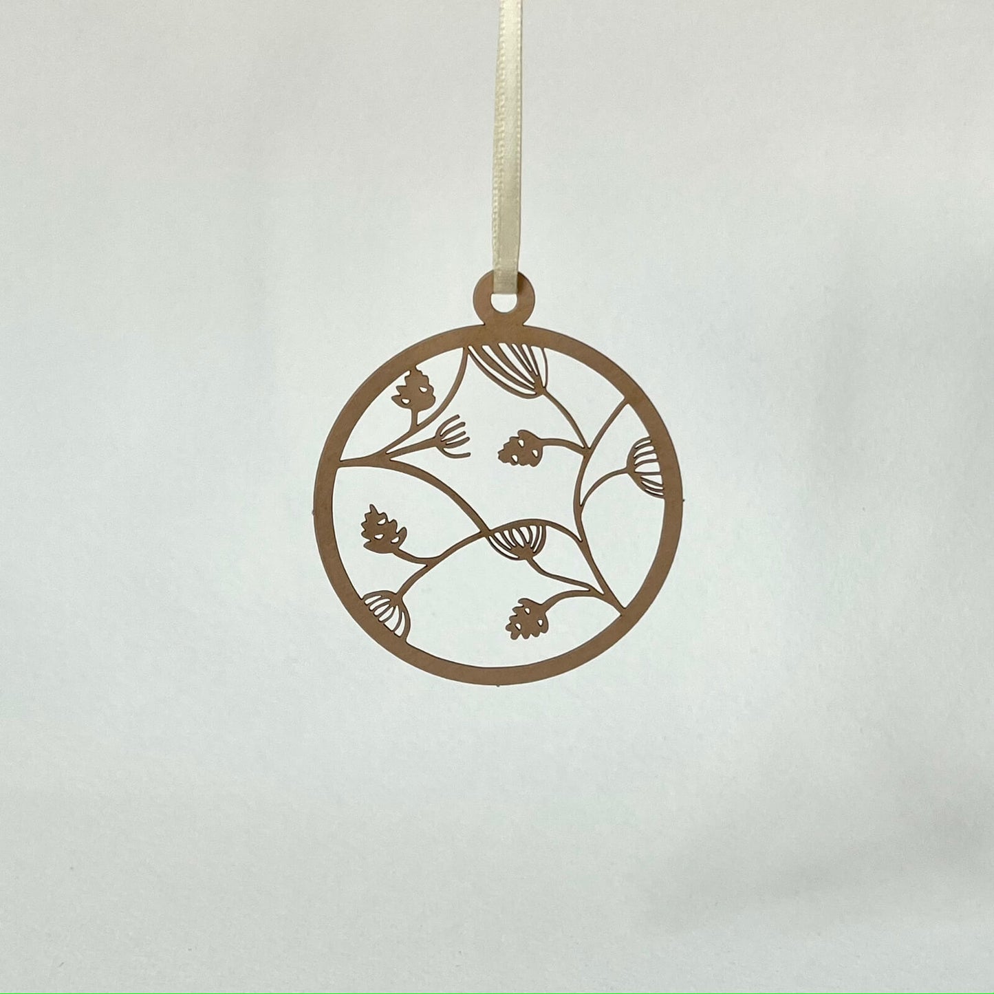 WS08 Filigraner Papierschmuck 'Zapfen' (Händler)