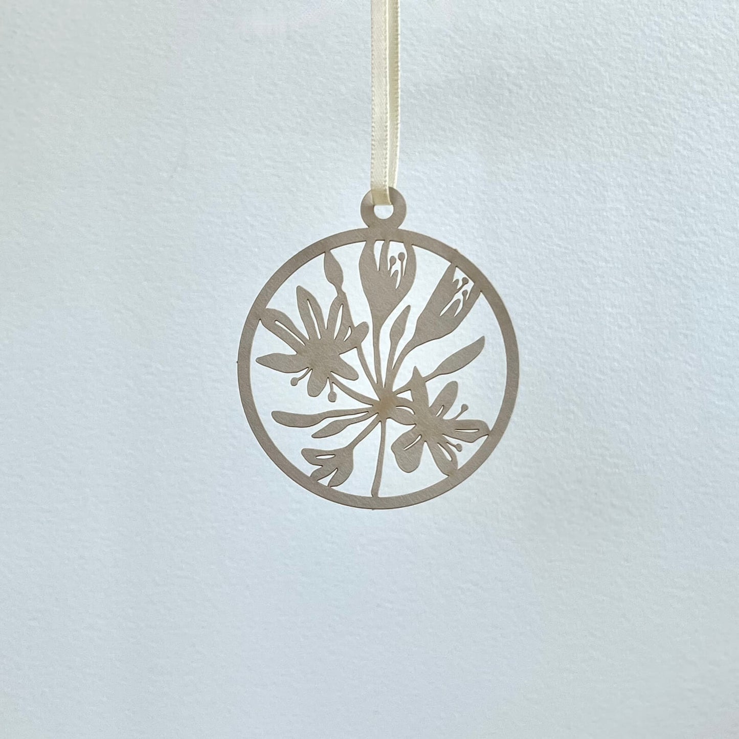 Filigraner Papierschmuck 'Agapanthus'