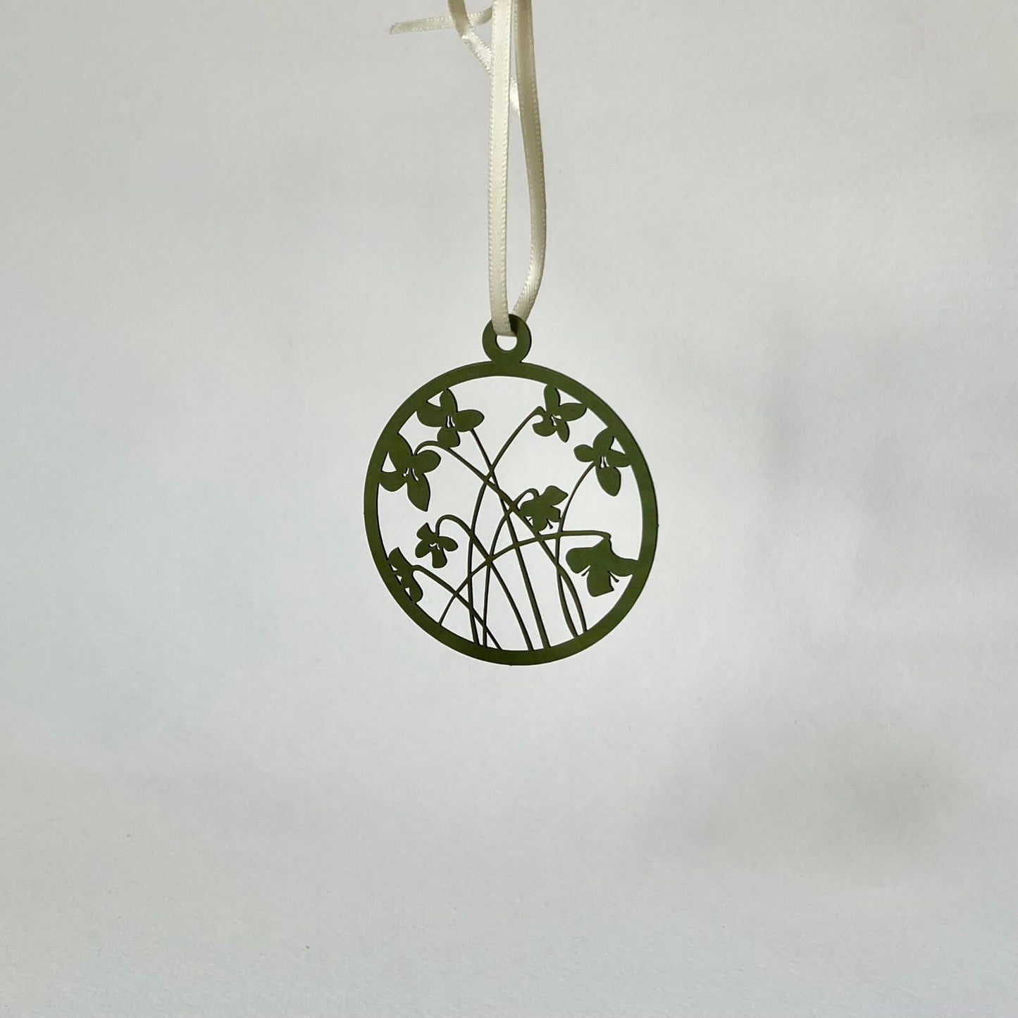 Filigree paper decoration 'Veilchen'