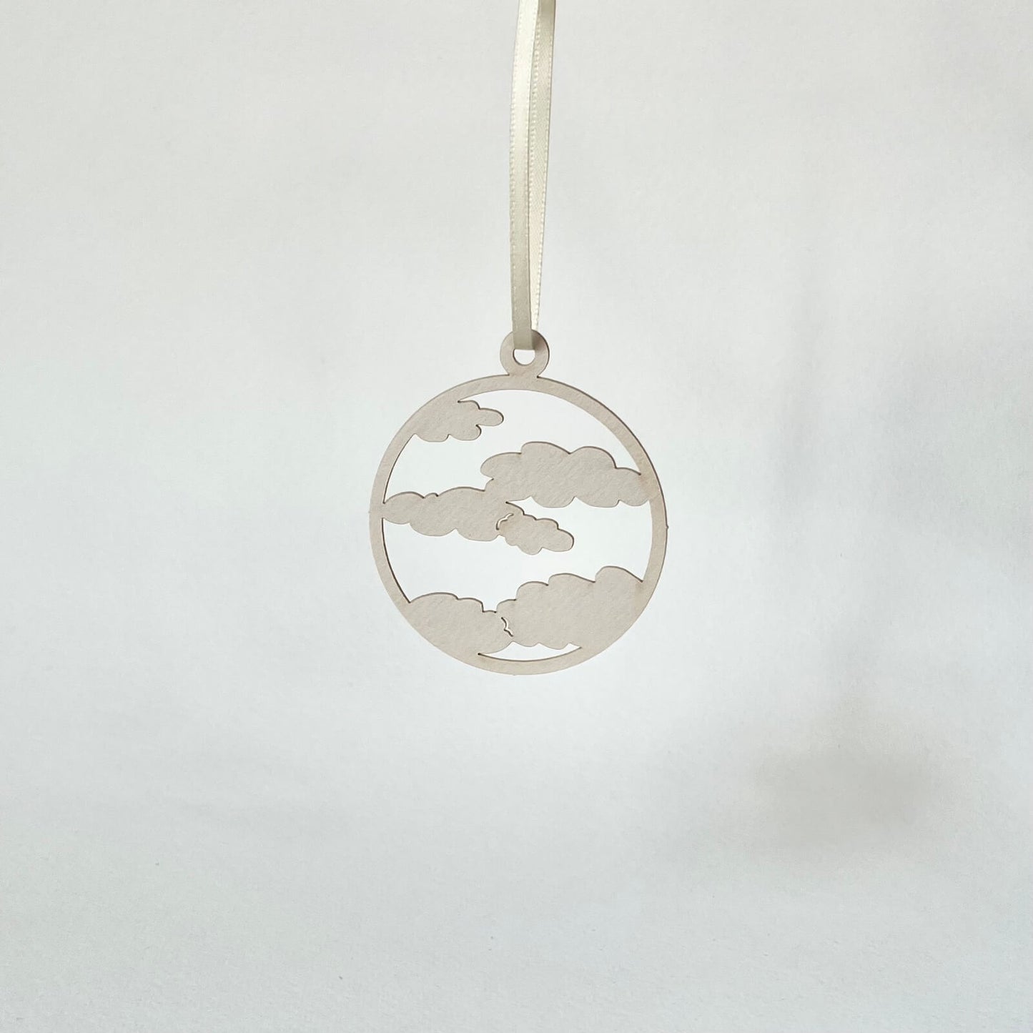 FS04 Filigraner Papierschmuck 'Wolken' (Händler)