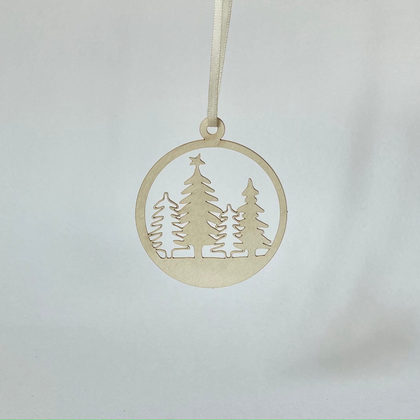 WS09 Filigraner Papierschmuck 'Tannenbäume' (Händler)