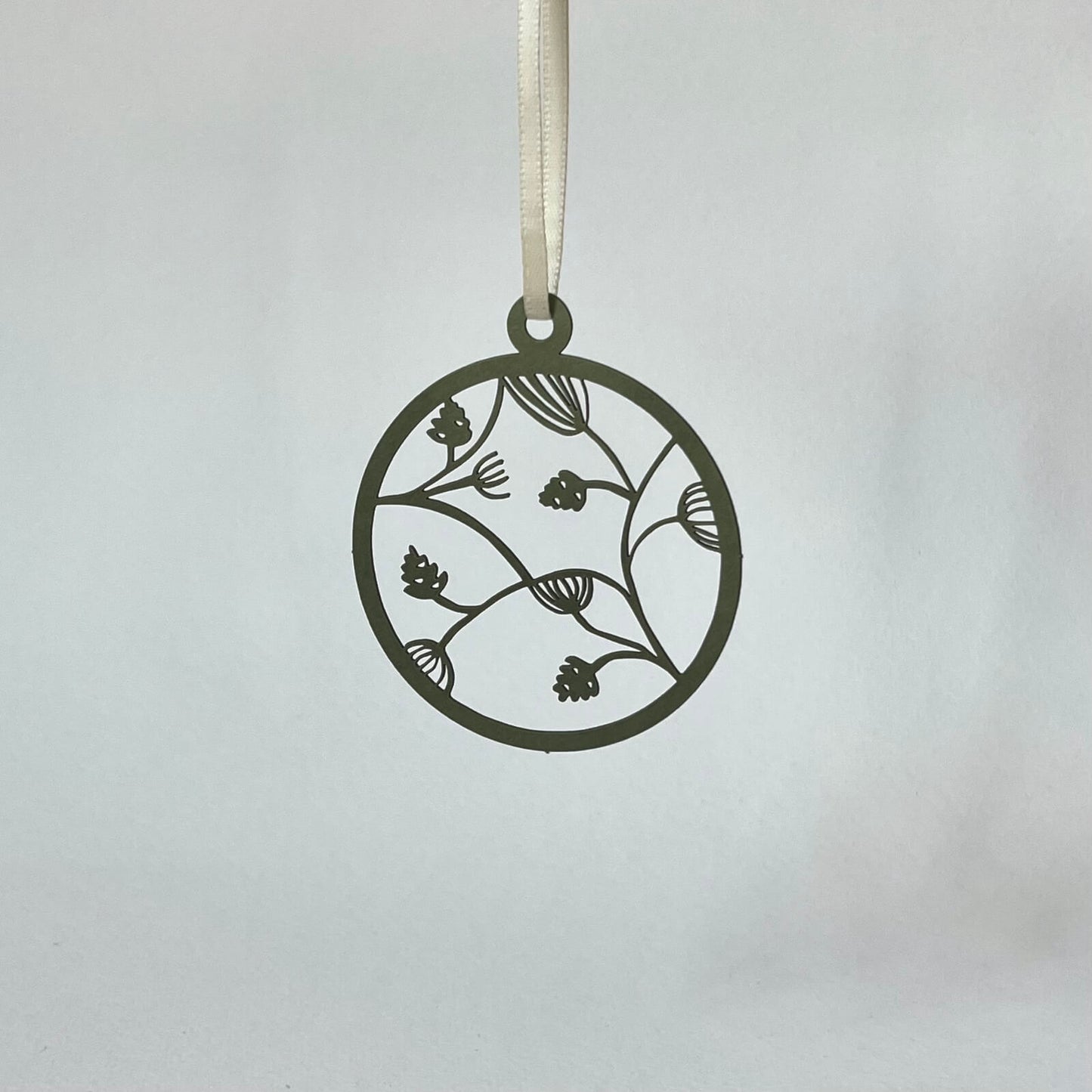 WS08 Filigraner Papierschmuck 'Zapfen' (Händler)