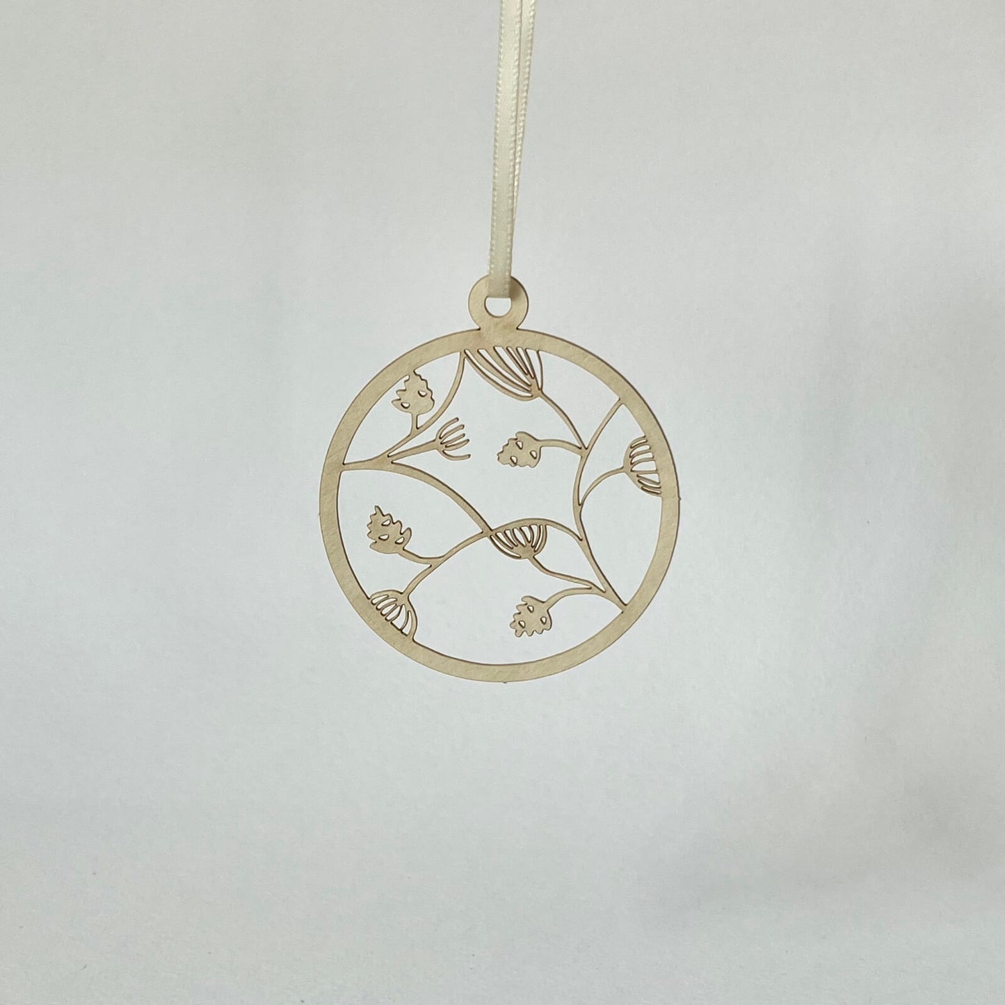 Filigraner Papierschmuck 'Zapfen'