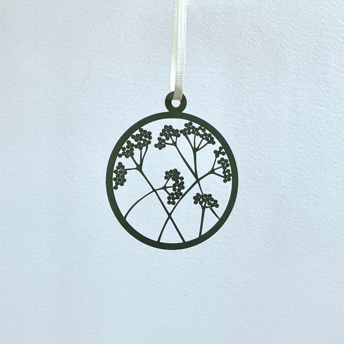 Filigree paper decoration 'Elderberry'