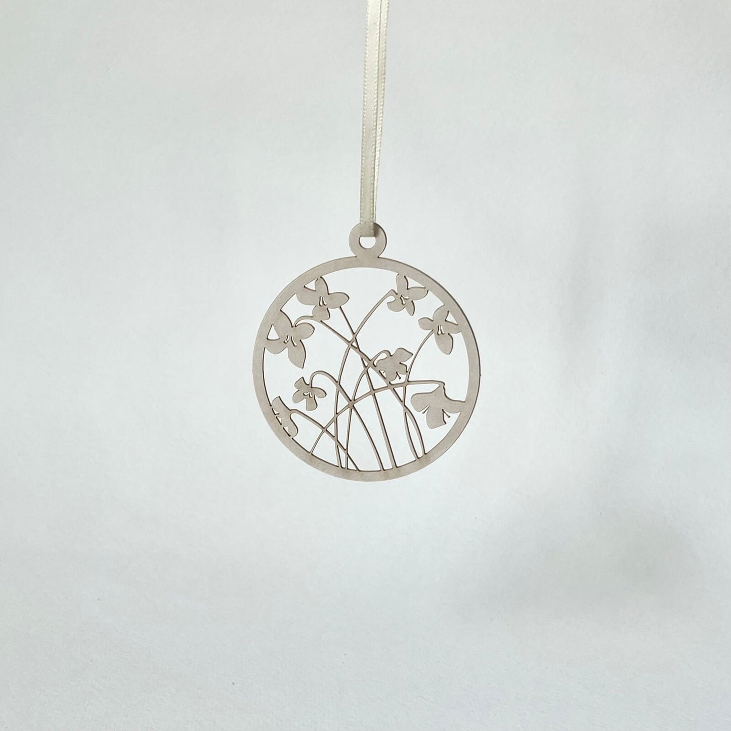 Filigree paper decoration 'Veilchen'