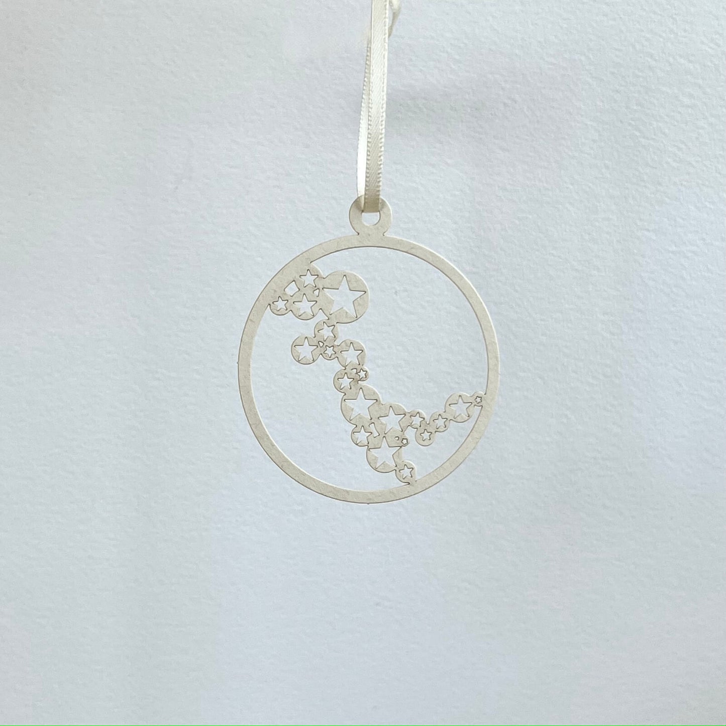 Filigraner Papierschmuck 'Sterne'
