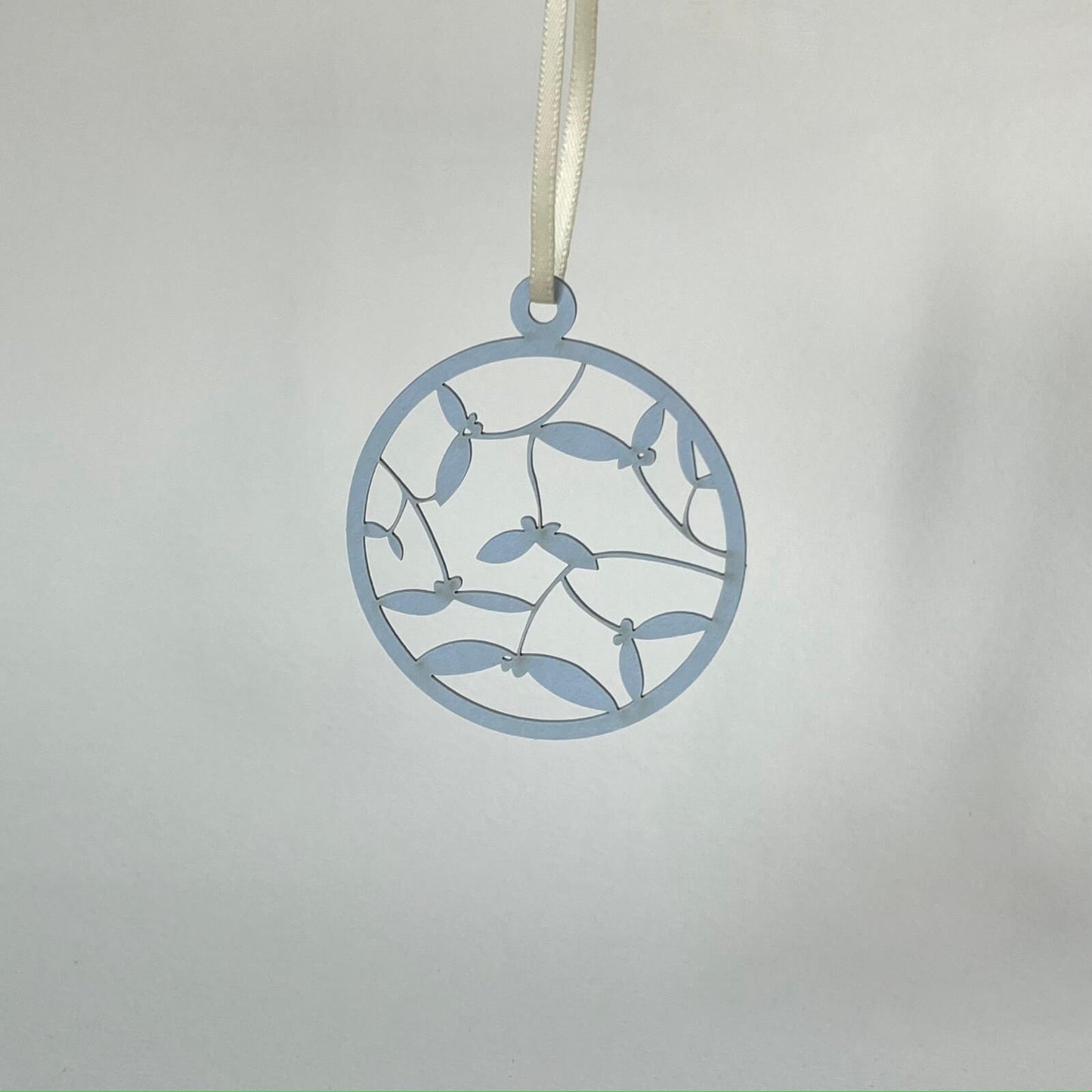 WS02 Filigraner Papierschmuck 'Misteln' (Händler)