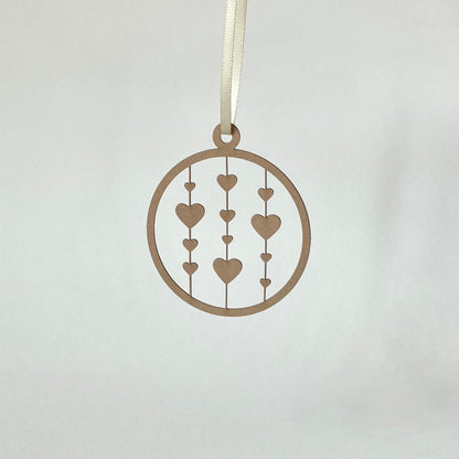 Filigraner Papierschmuck 'Herzen'