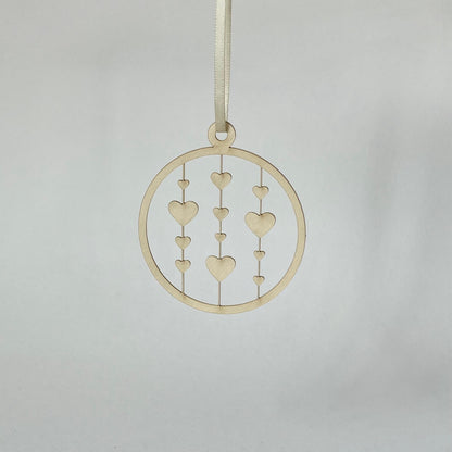 Filigraner Papierschmuck 'Herzen'
