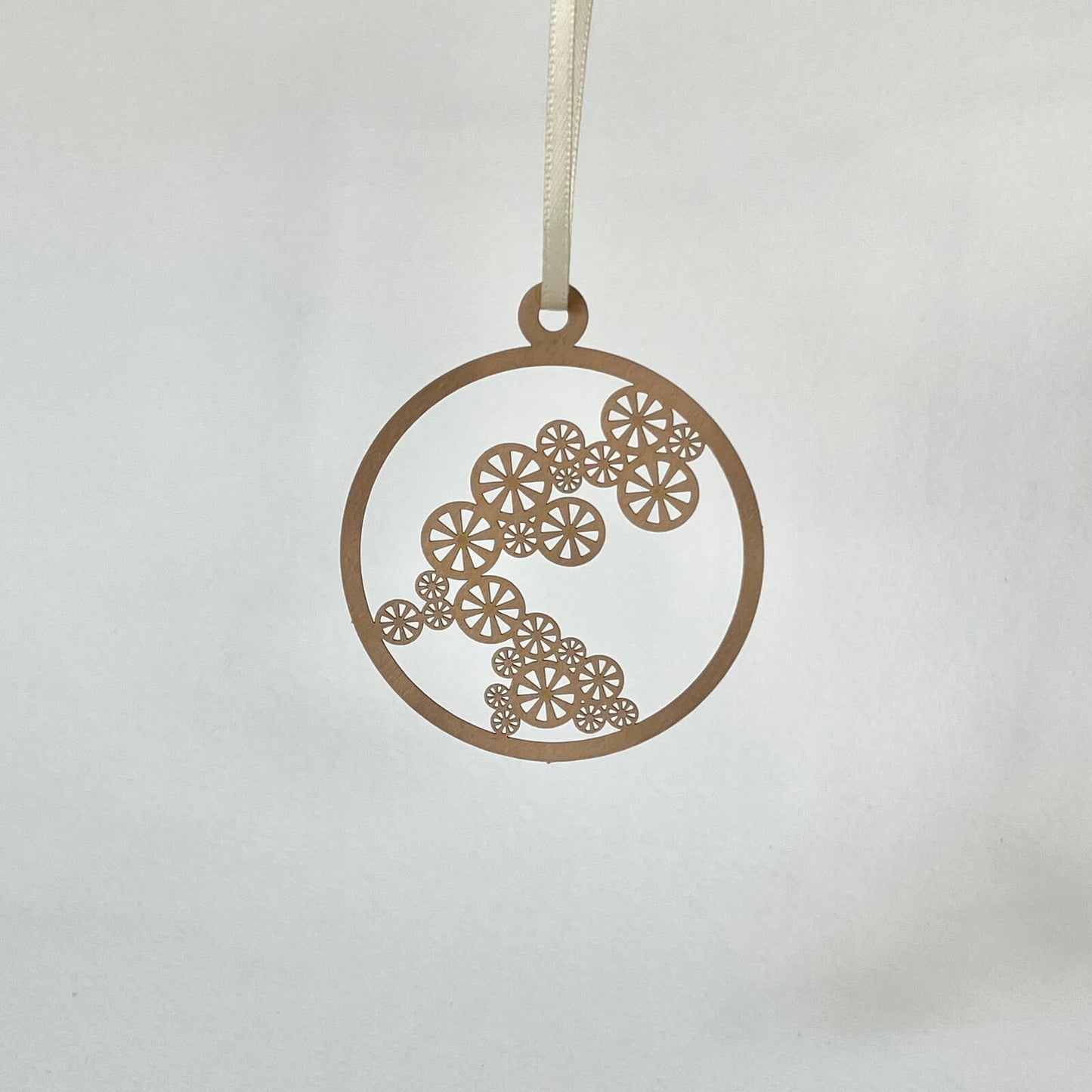 Filigraner Papierschmuck 'Flocken'