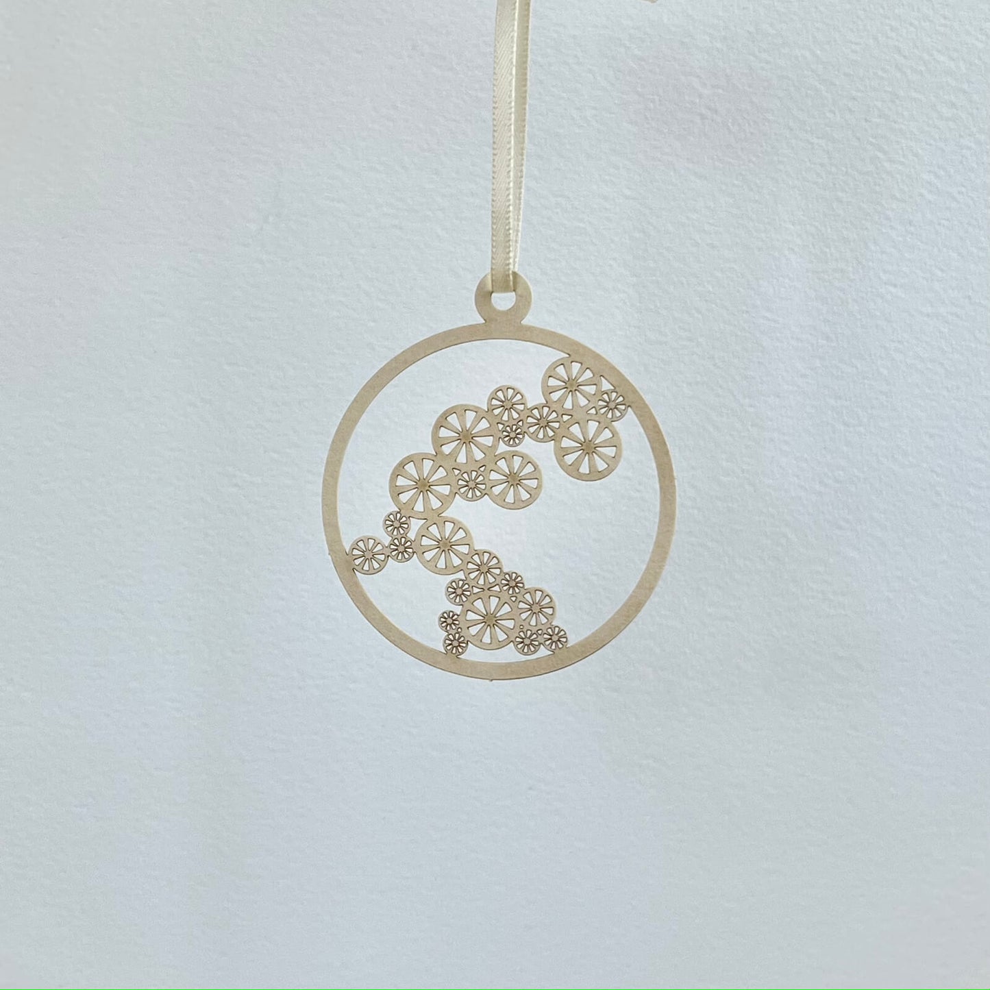 Filigraner Papierschmuck 'Flocken'